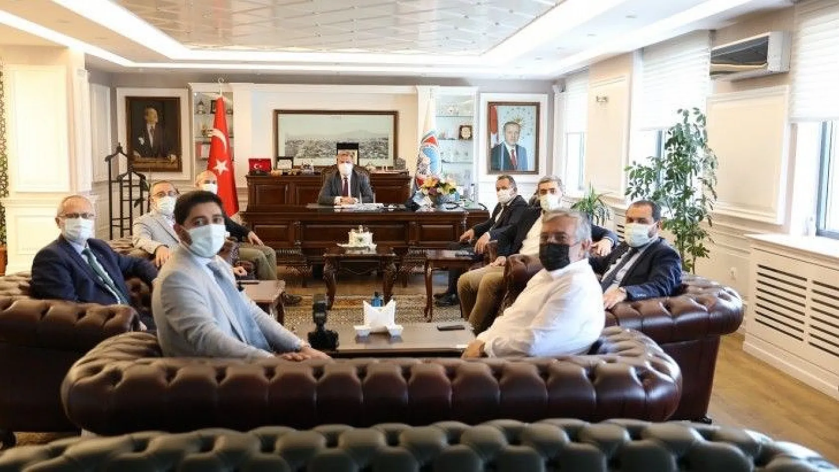 İlim Yayma Vakfı Mütevelli Heyeti Üyeleri Başkan Palancıoğlu'nu ziyaret etti