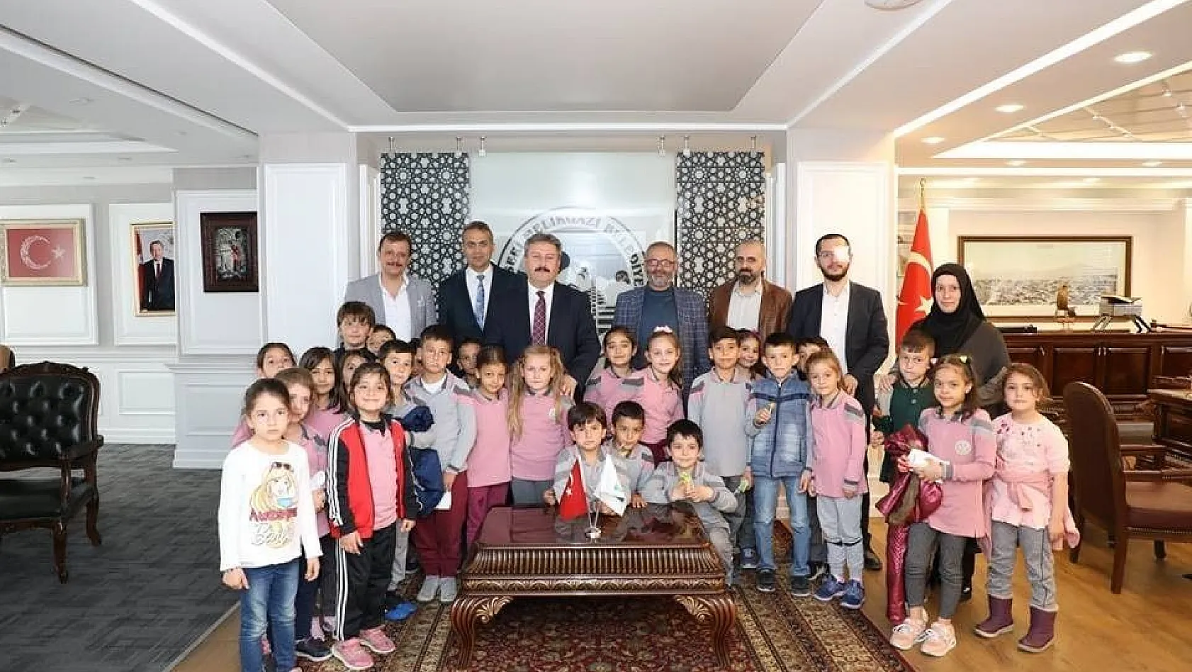 İlkokul öğrencilerinden Başkan Palancıoğlu'na anlamlı ziyaret
