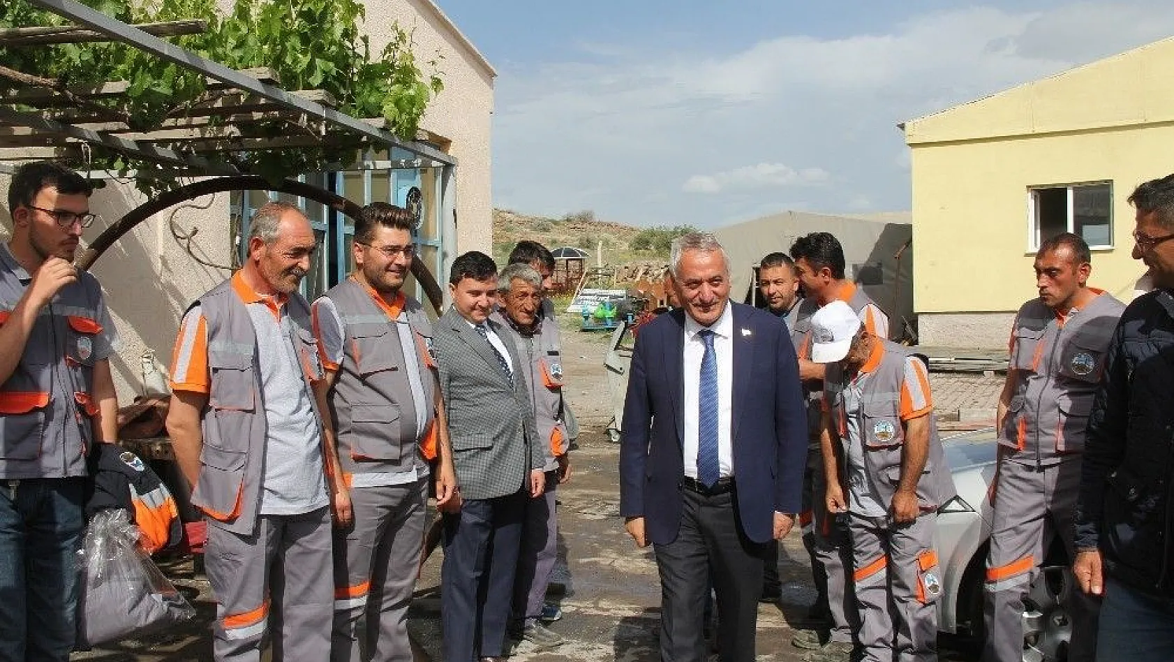 İncesu Belediye Başkanı Karayol'dan belediye personeline teşekkür
