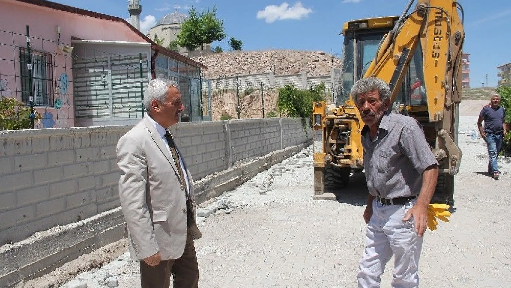 İncesu Belediye Başkanı Zekeriya Karayol parke çalışmalarını yerinde inceledi