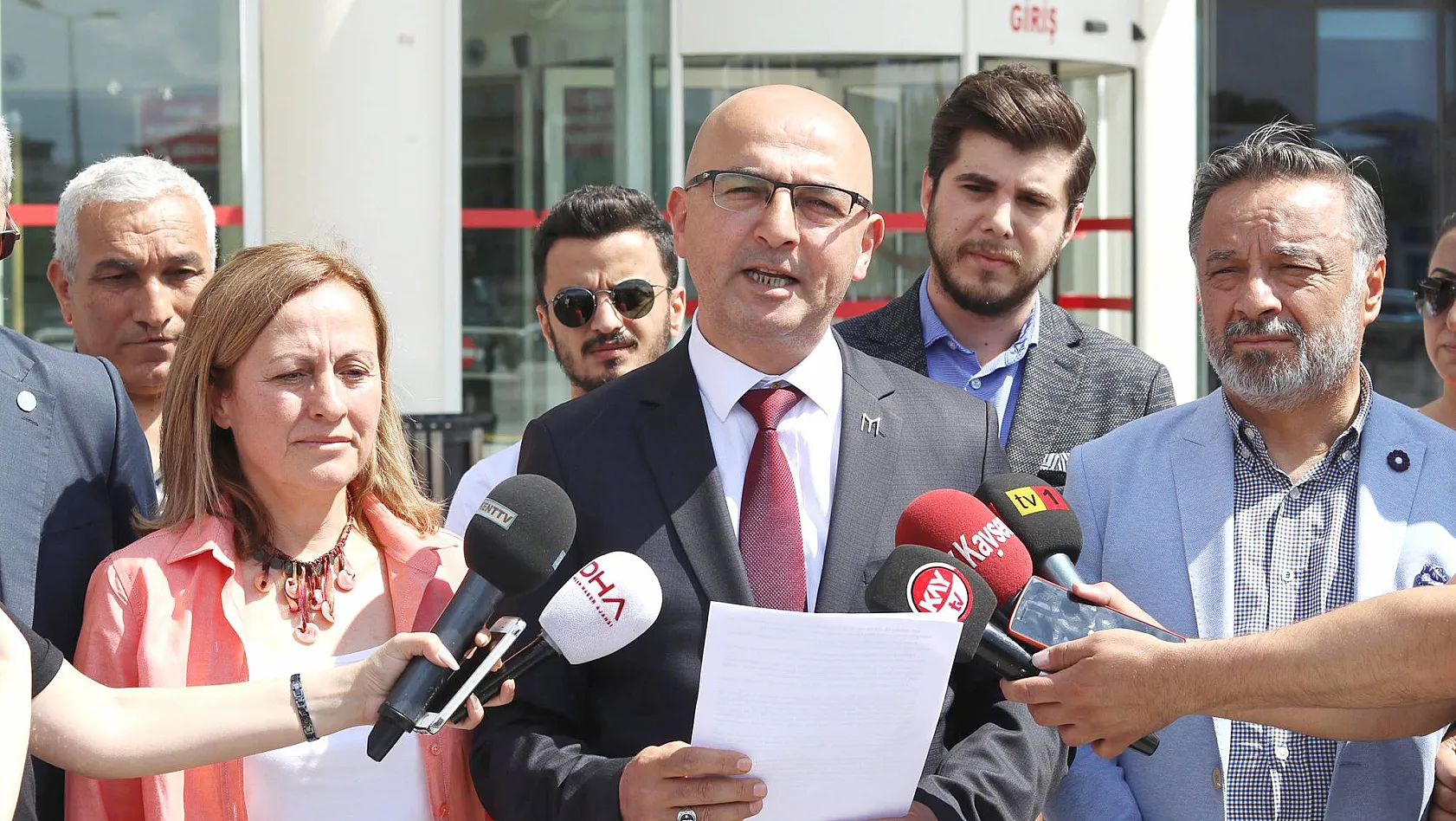 İYİ Parti'den AK Partili vekillerle ilgili suç duyurusu