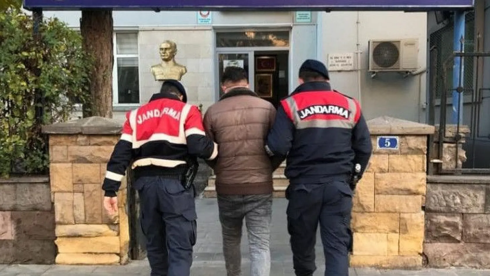 Jandarma'dan DEAŞ operasyonu: 2 gözaltı