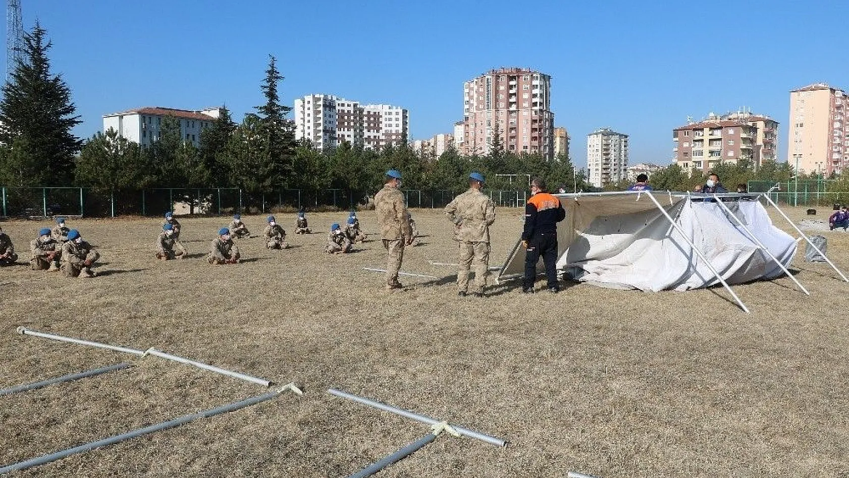 Jandarmadan uygulamalı 'Doğal Afetler ve Çadır Kurma' eğitimi