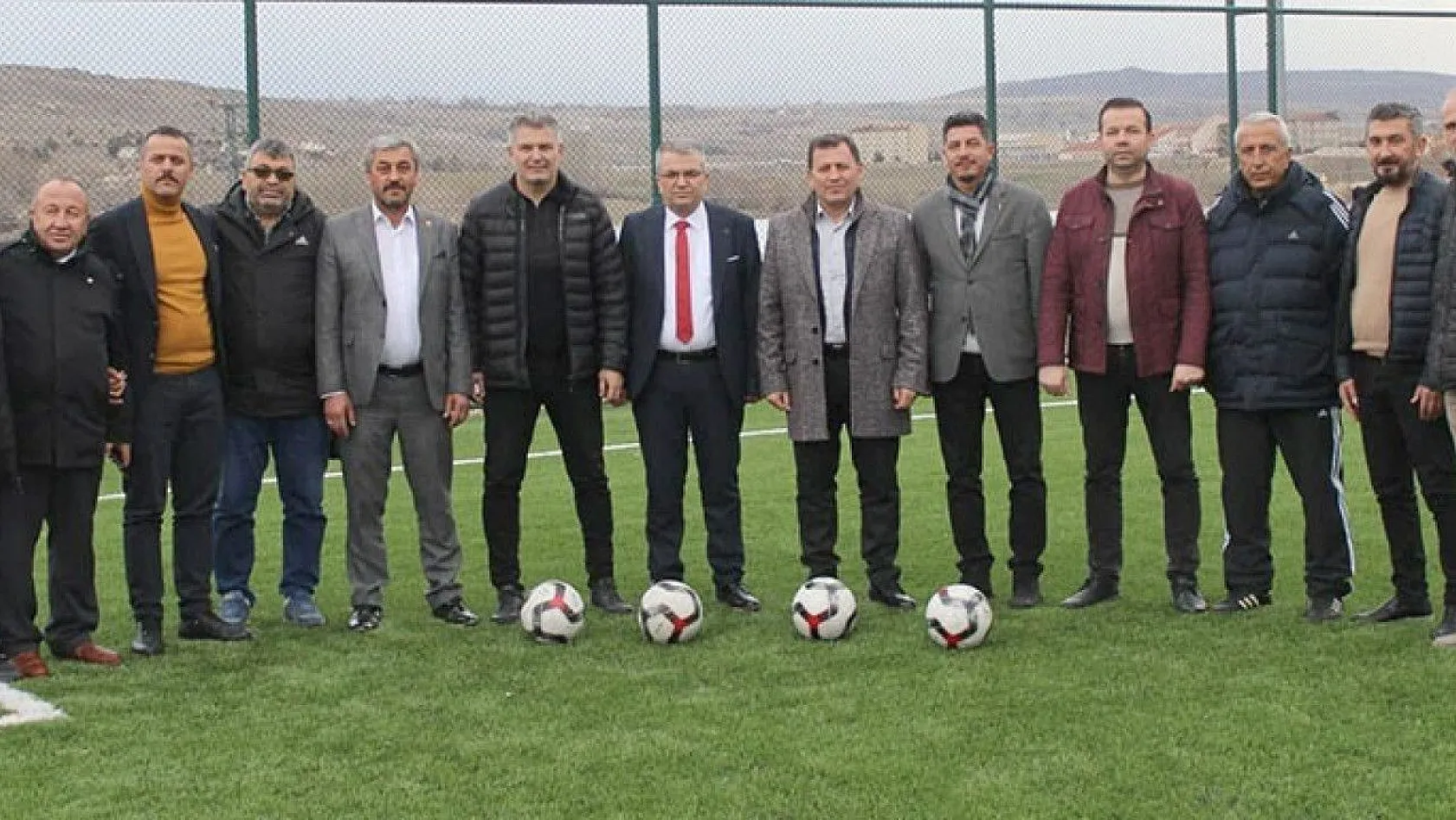 Kabakcı ve Önal, Pınarbaşı Stadı'nı inceledi
