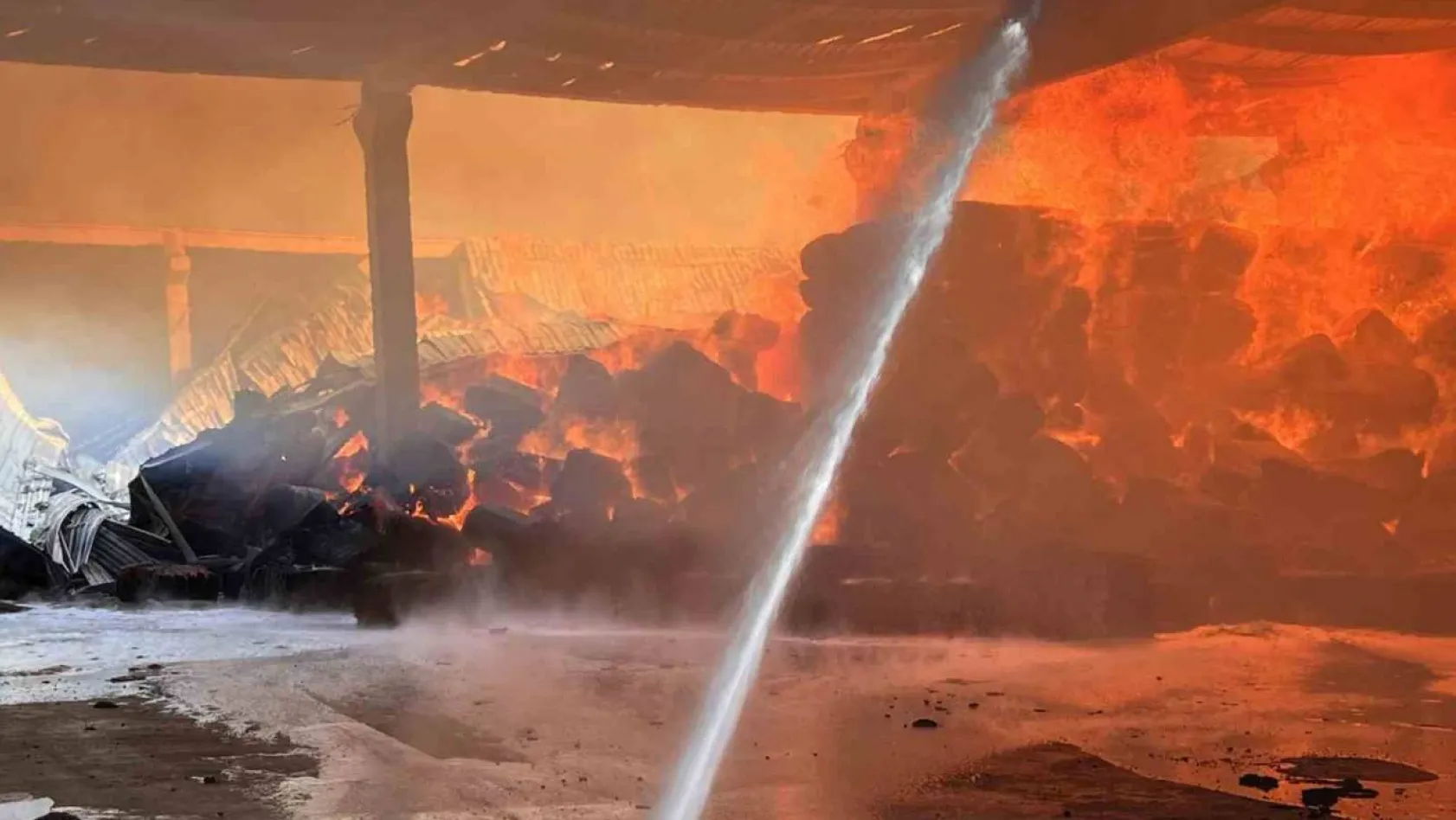 Kahramanmaraş'ta pamuk deposunda yangın