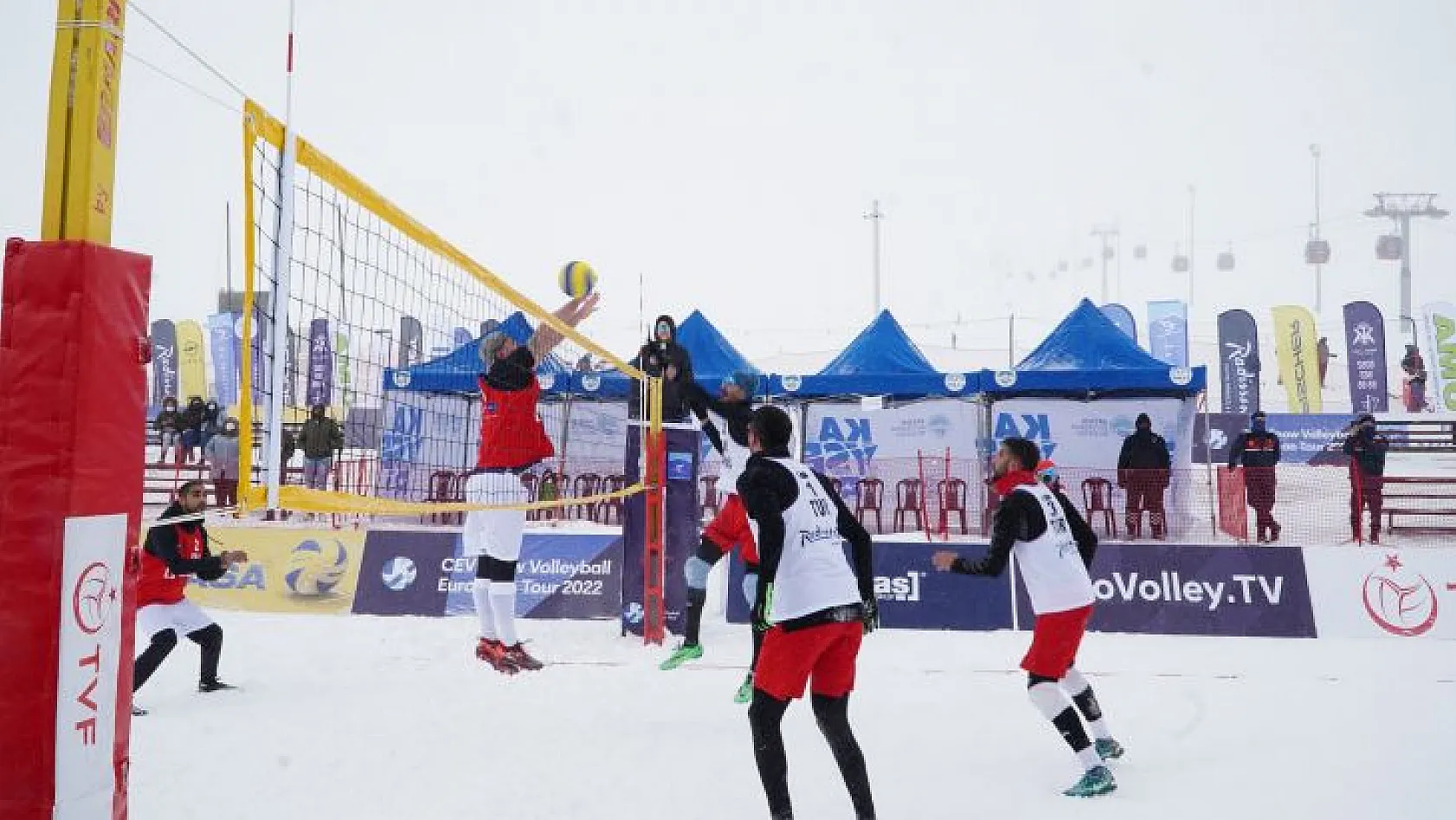 Kar Voleybolu Avrupa Kupası Erciyes'te başladı