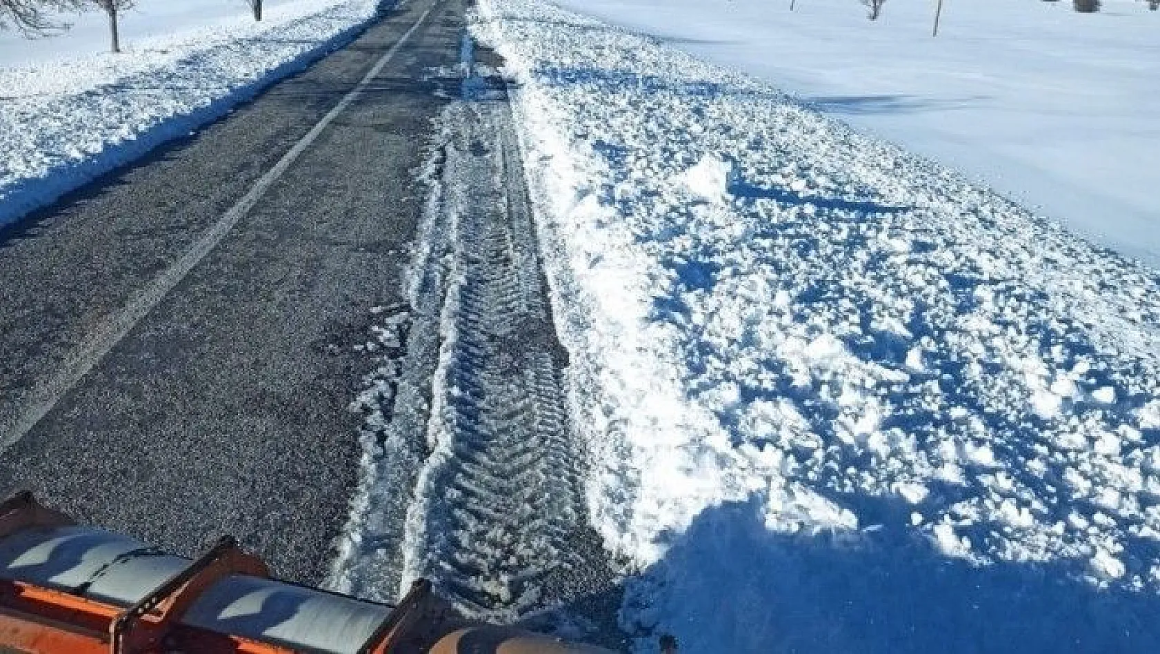 Karla kapanan mahalle yolları ulaşıma açıldı