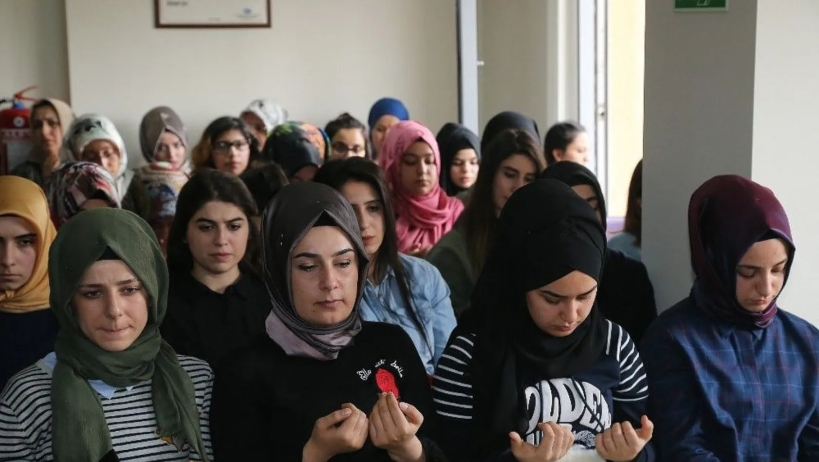 KAYMEK'te kadınlar Afrin kahramanları için yapılan duada buluştu
