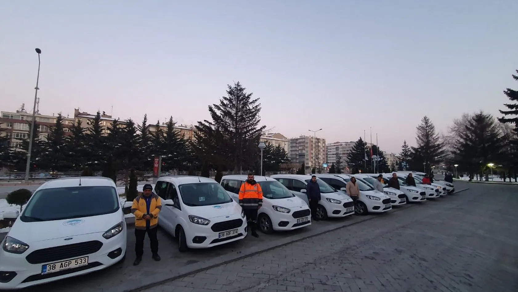 Kayseri Büyükşehir'den deprem bölgesine 10 araç desteği daha