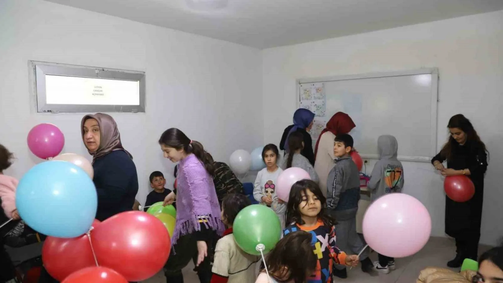 Kayseri Büyükşehir'in depremzedelere manevi desteği sürüyor