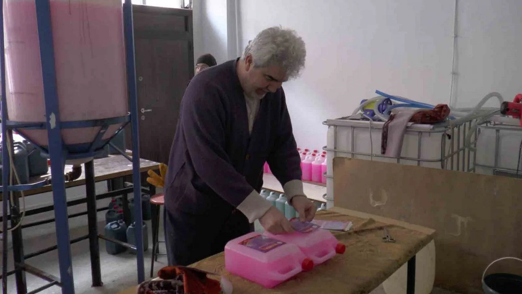 Kayseri'de 'fabrika okullar' deprem bölgesi için seferber oldu
