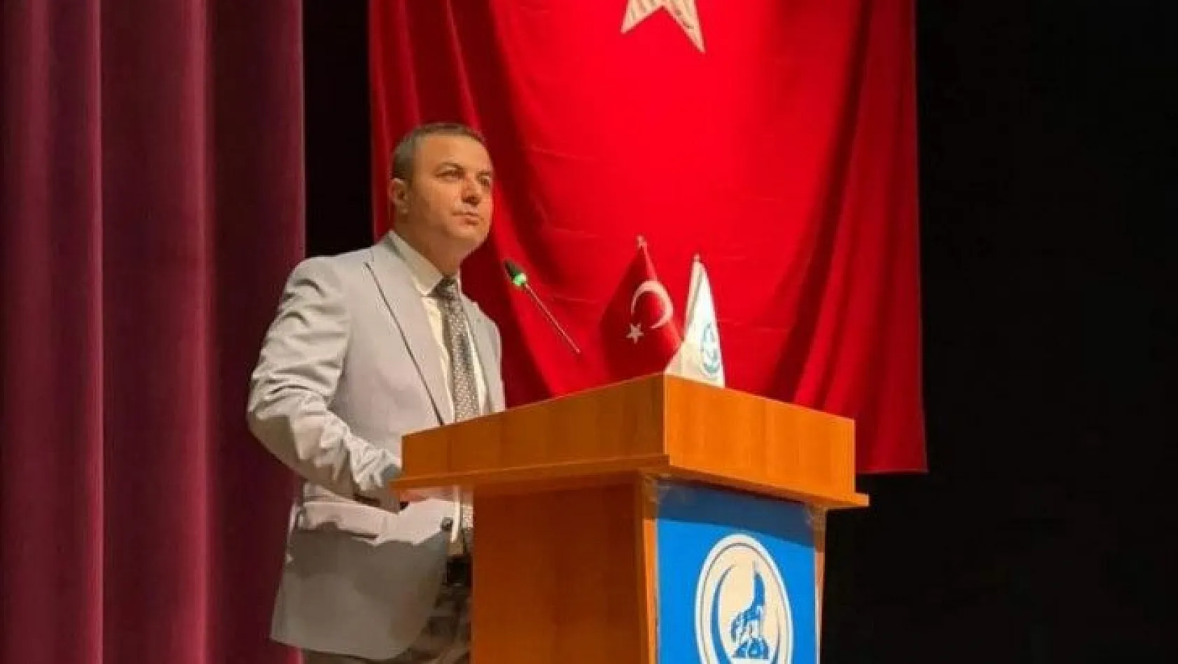 Kayseri'de 'Ülkü ocaklı ol, bağımlı olma' konferansı