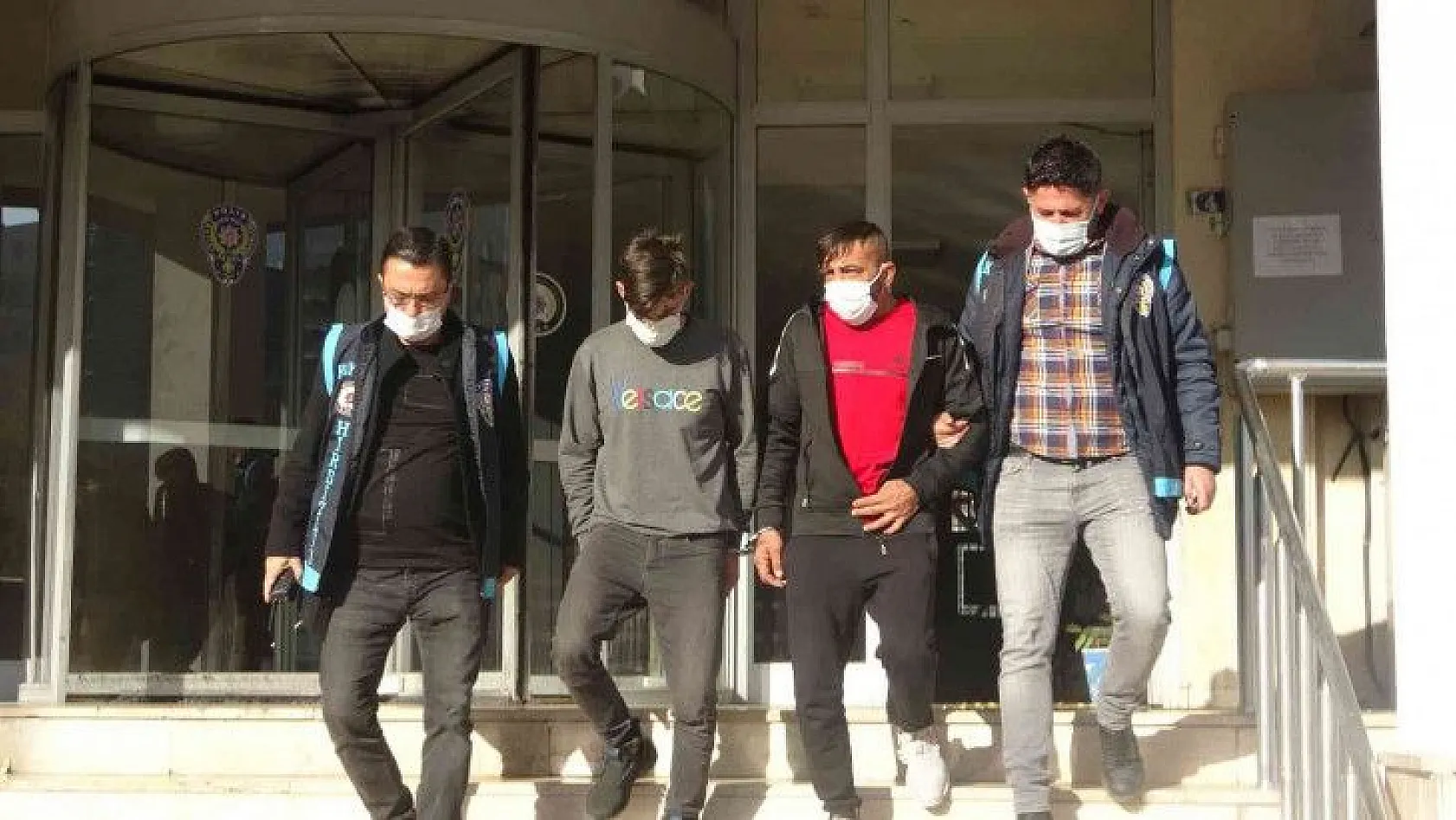 Kayseri'de 8 kişi yakalandı