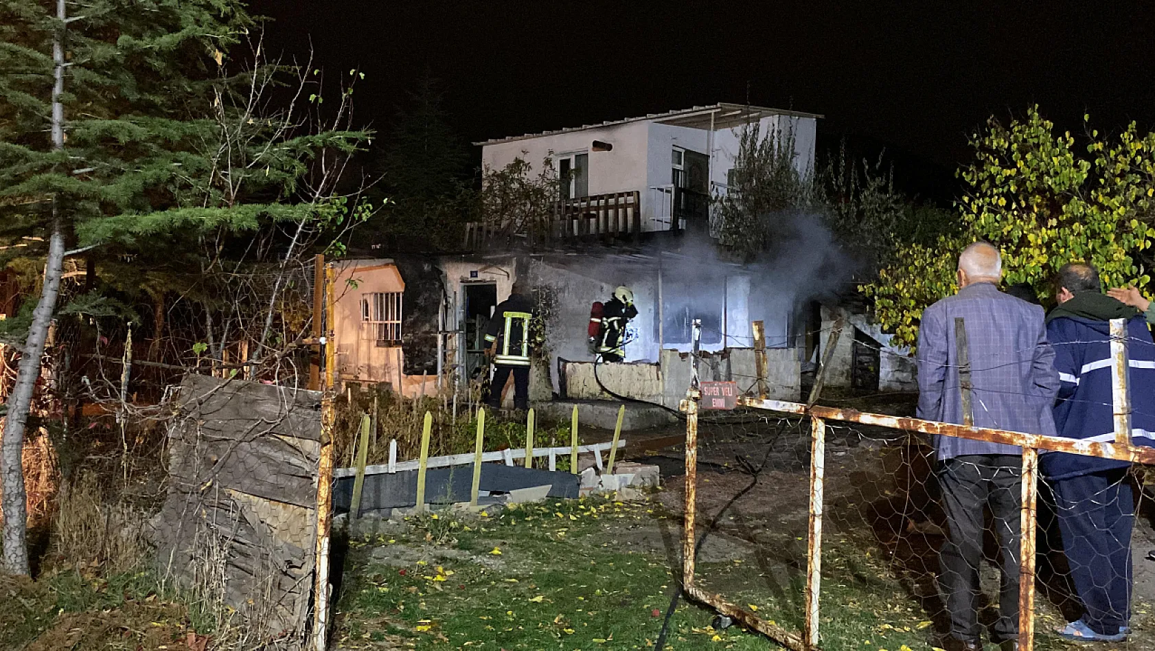 Kayseri'de 2 katlı ev yandı