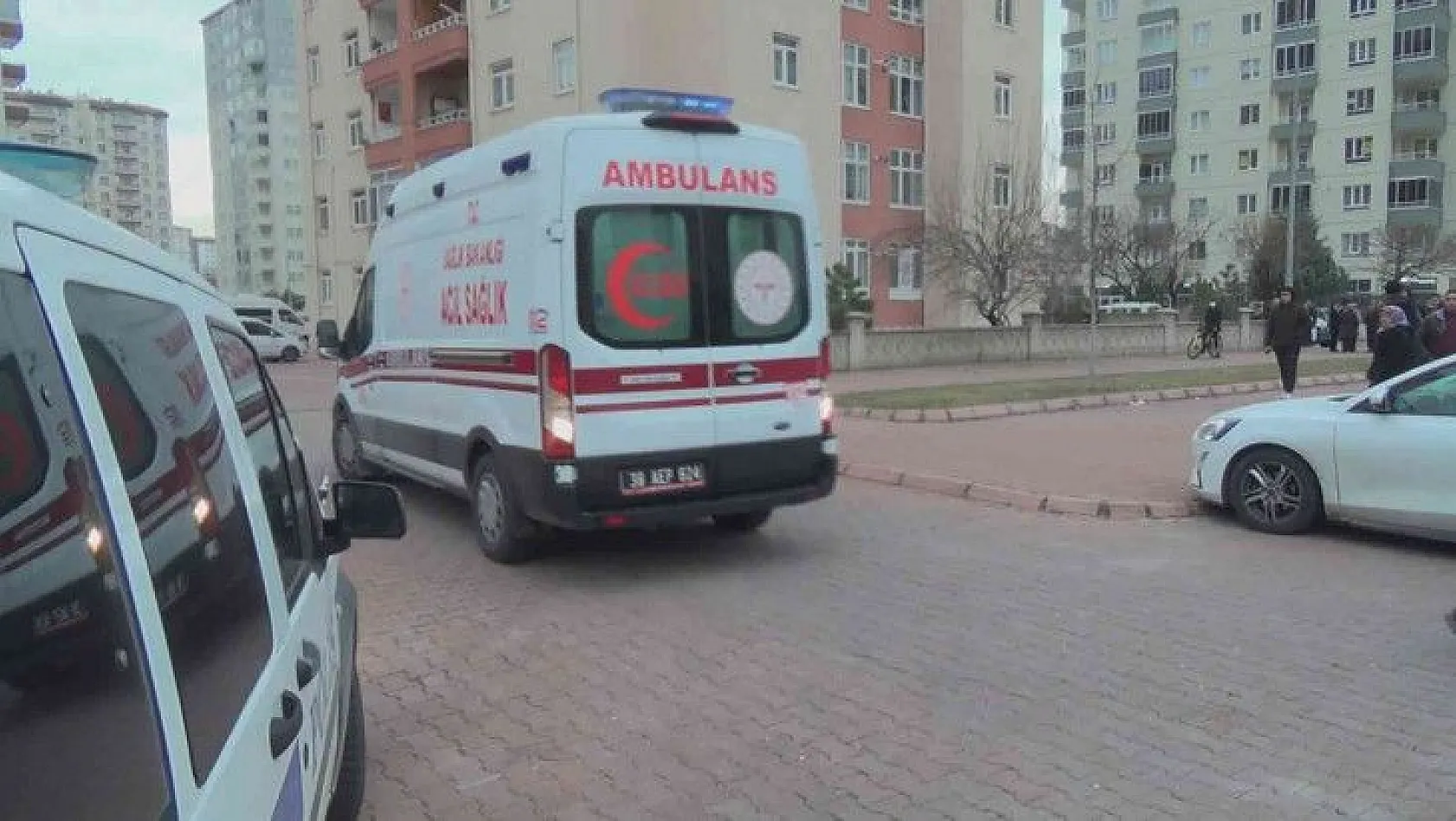 Kayseri'de 7. kattan düşen iki kuzen kız çocuğu hayatını kaybetti