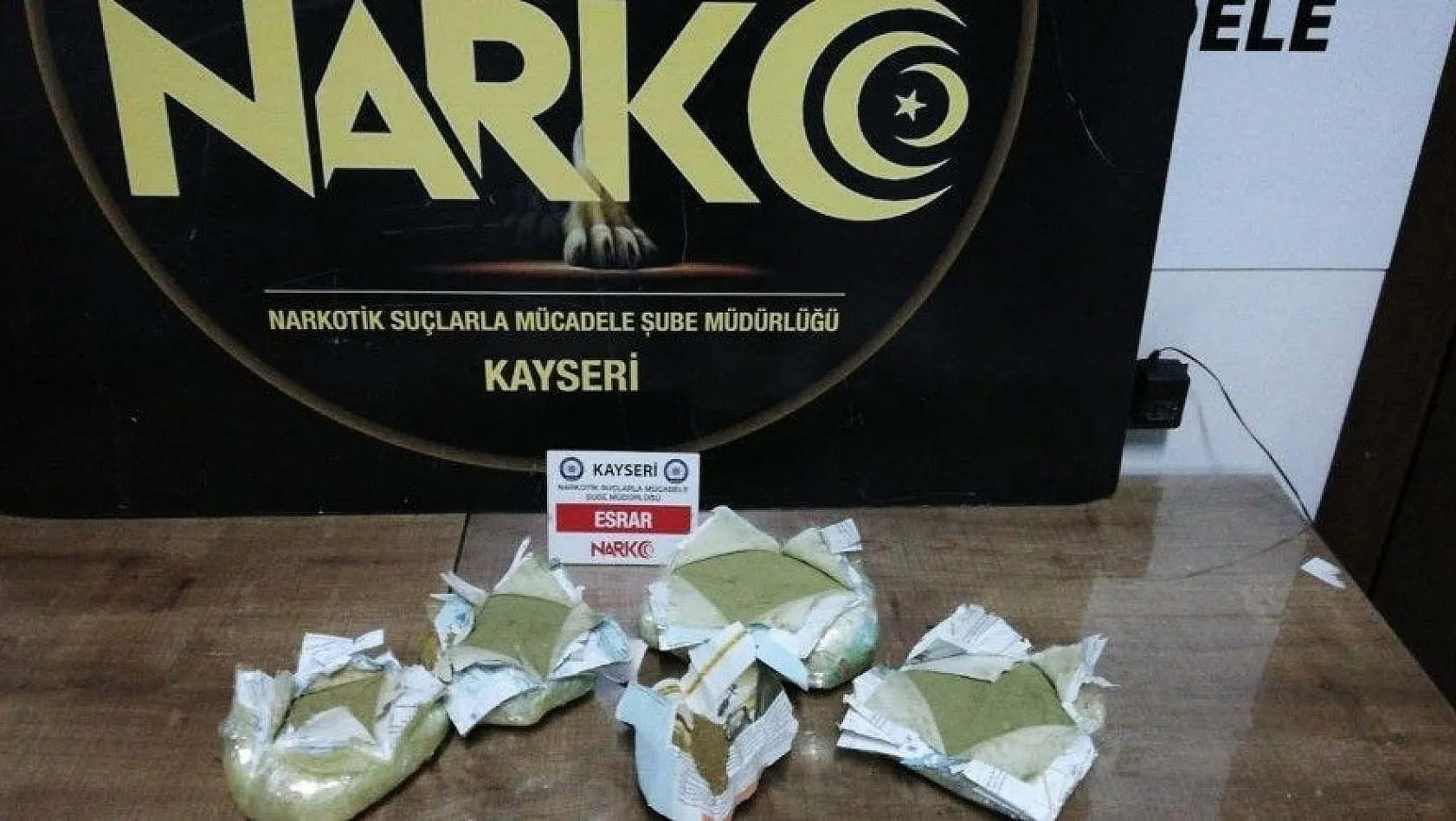 Kayseri'de aracın ses sistemi içerisinde 2 kilo 700 gram esrar yakalandı