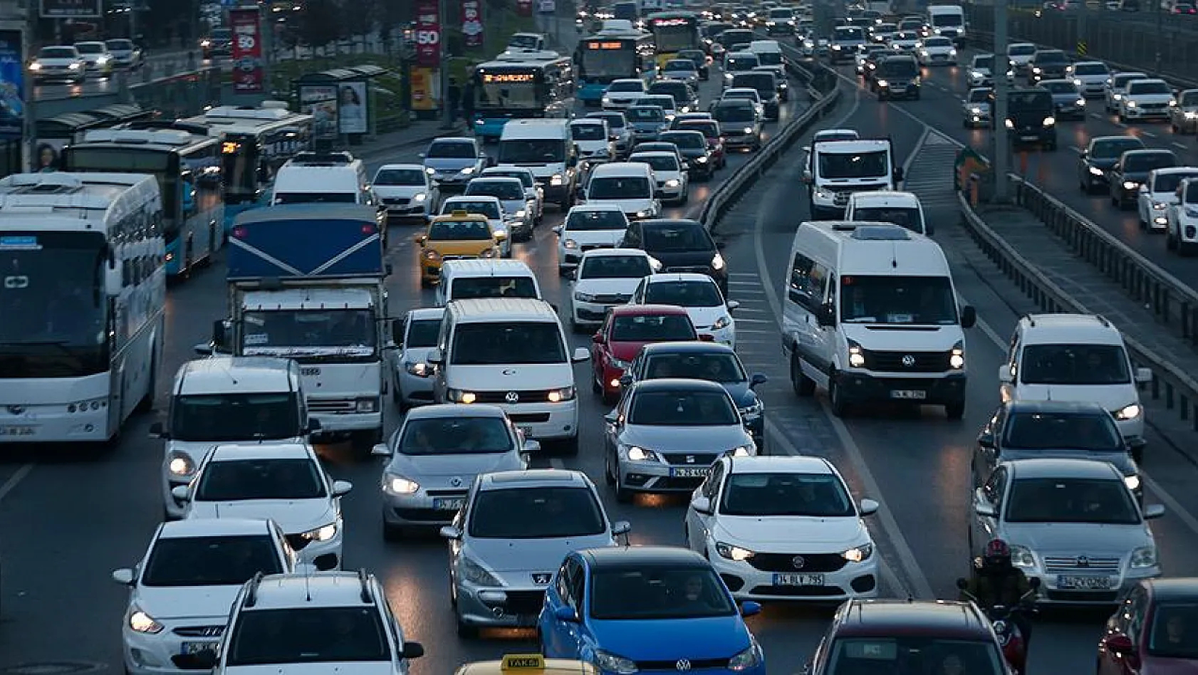 Kayseri'de yüzlerce araç trafikten men edildi