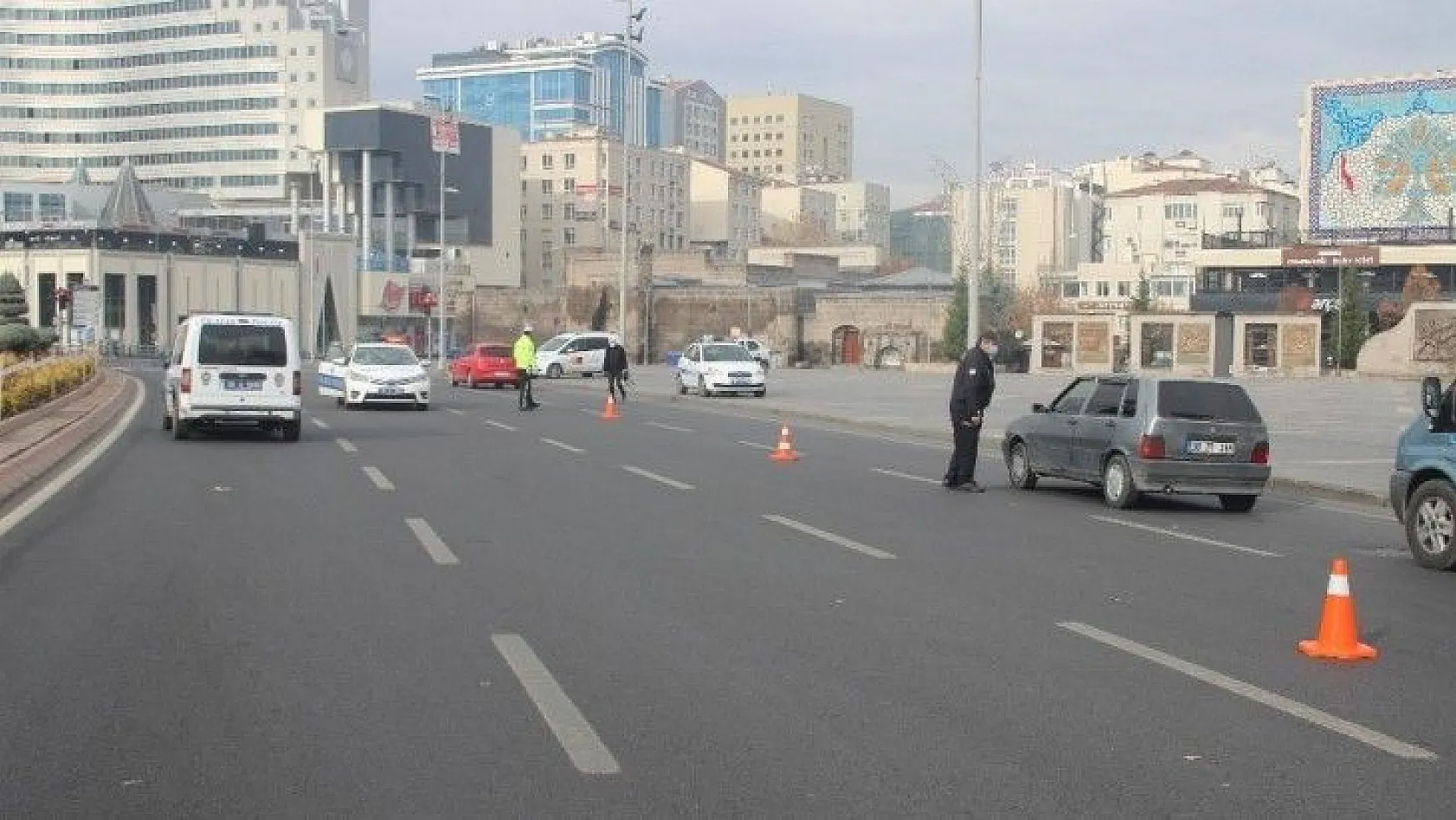 Kayseri'de cadde ve sokaklar boş kaldı