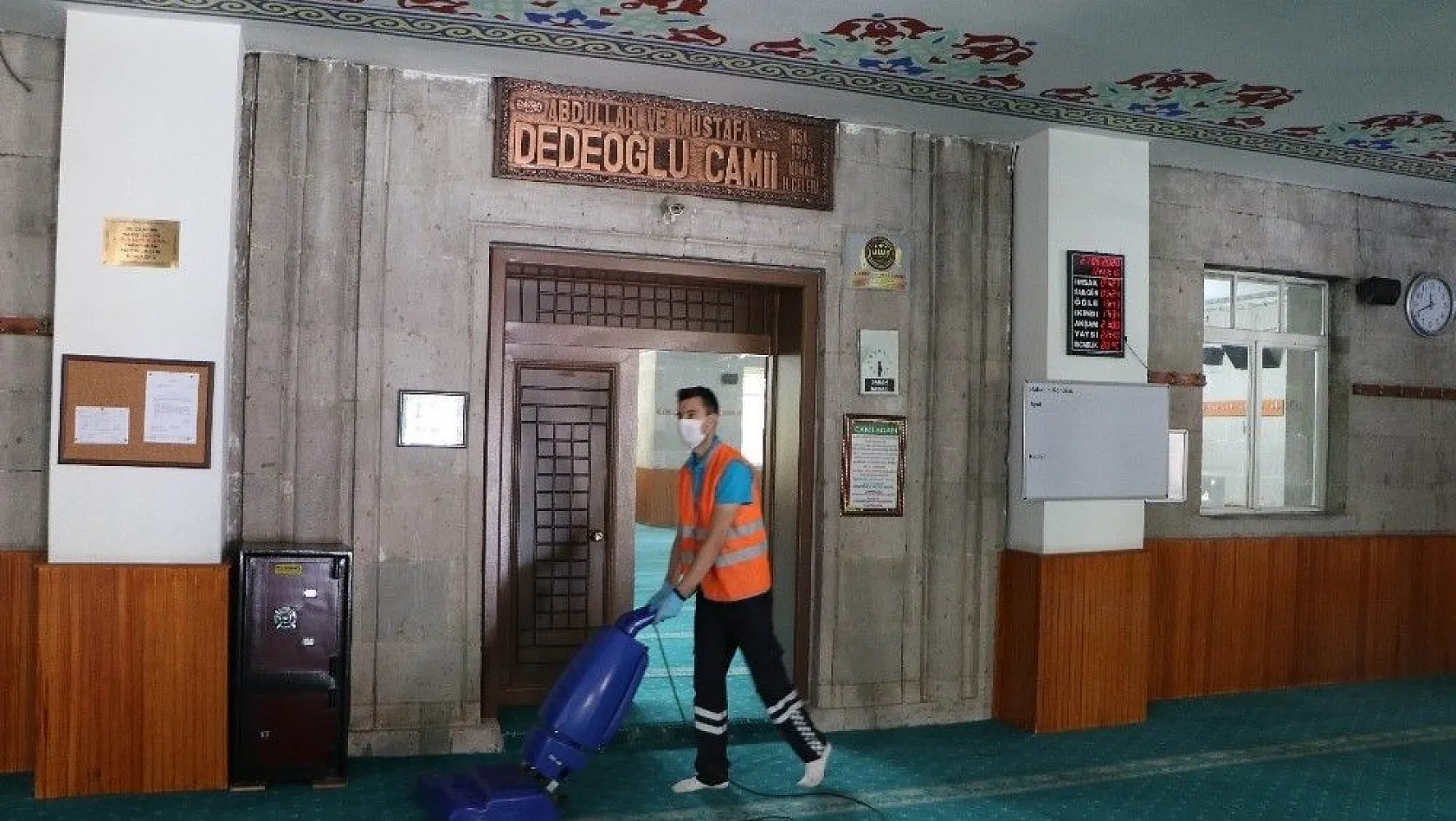 Kayseri'de camilerde hummalı çalışma