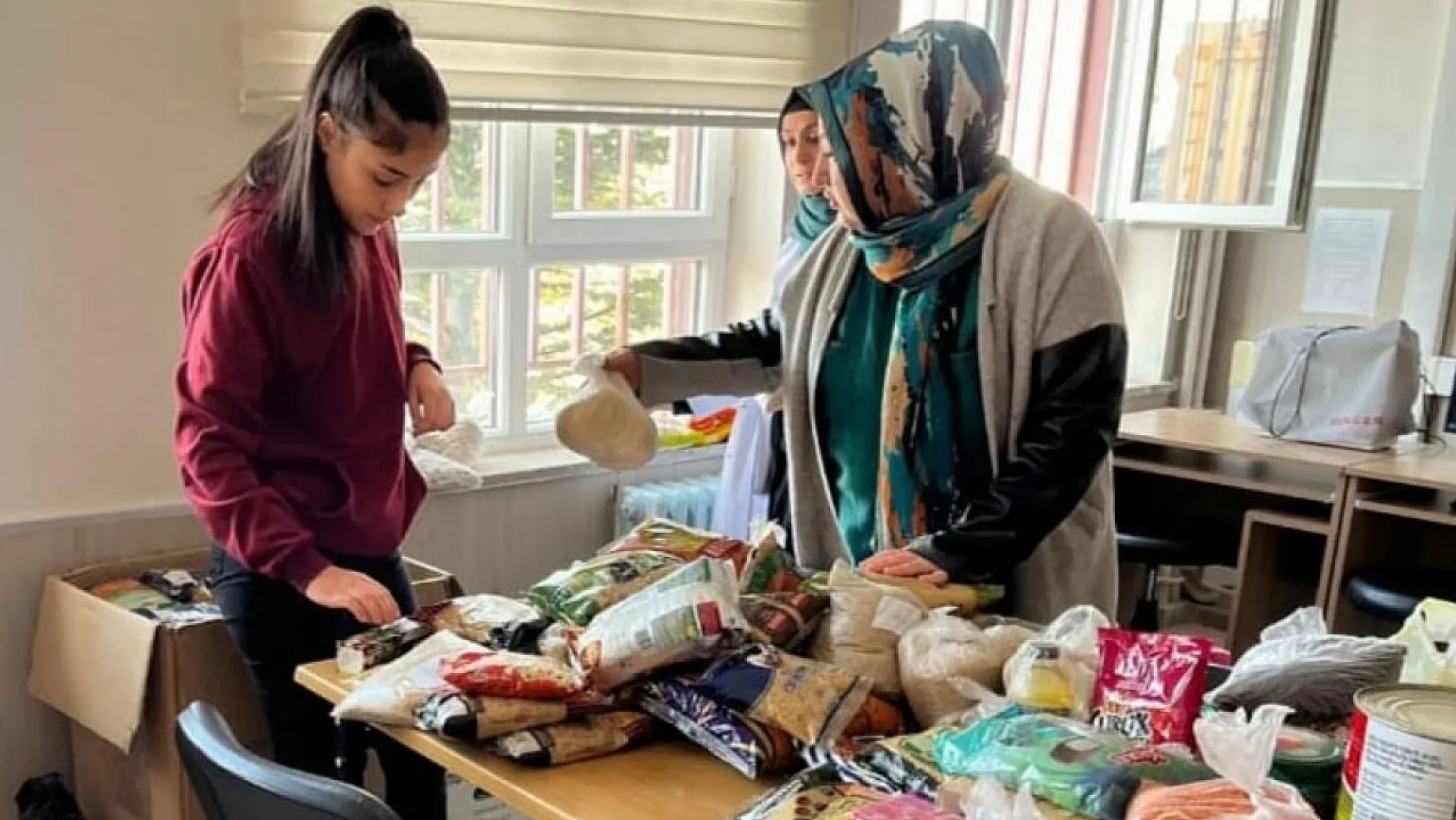 Kayseri'de depremzede ailelere anlamlı destek