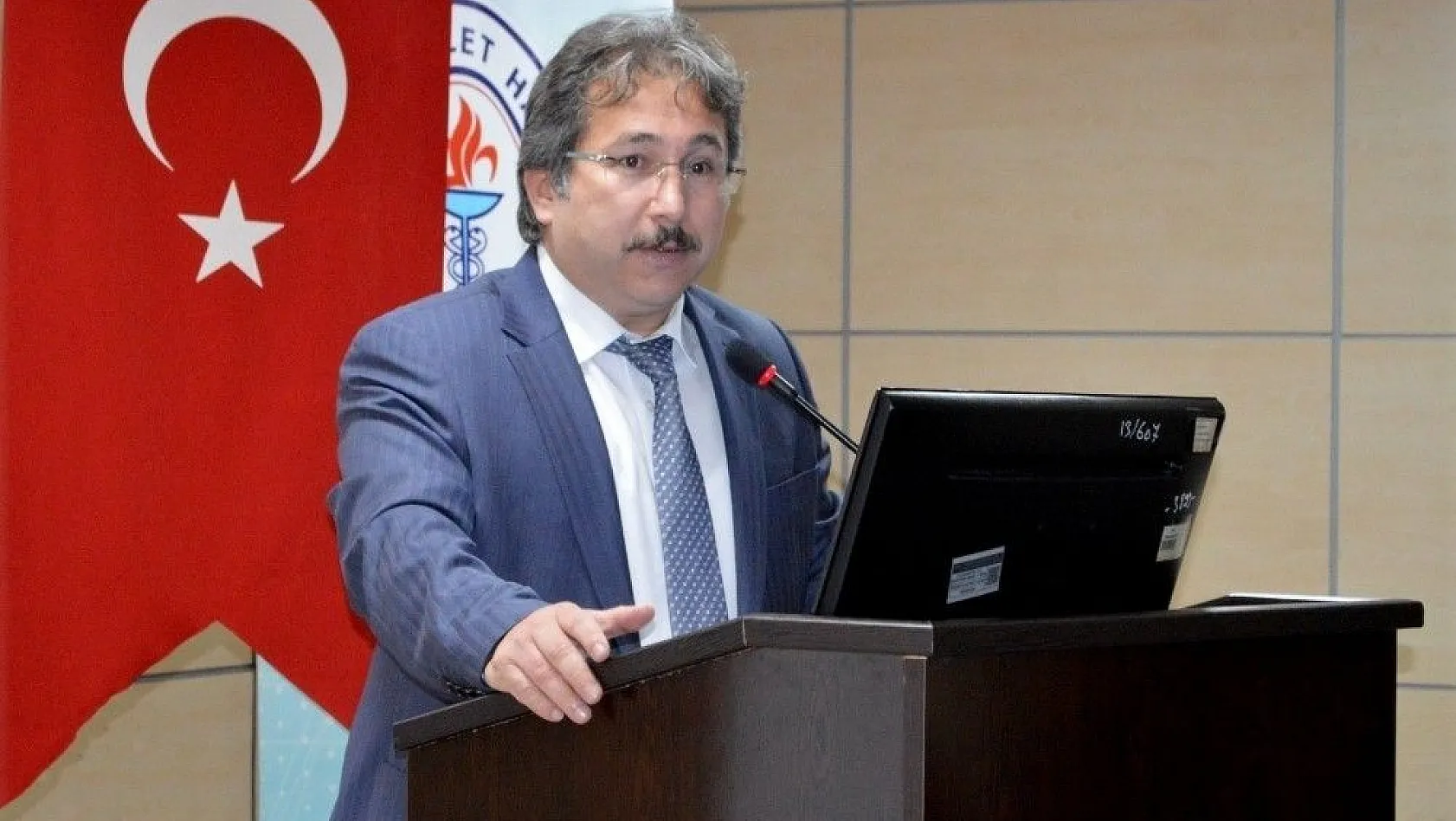 Kayseri'de Diş Hekimlerine Yönelik Akılcı Antibiyotik Sempozyumu Düzenlendi
