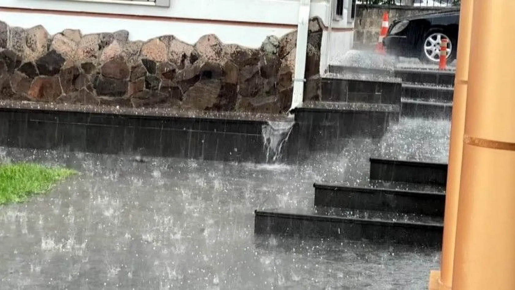 Kayseri'de dolu yağışı etkili oldu