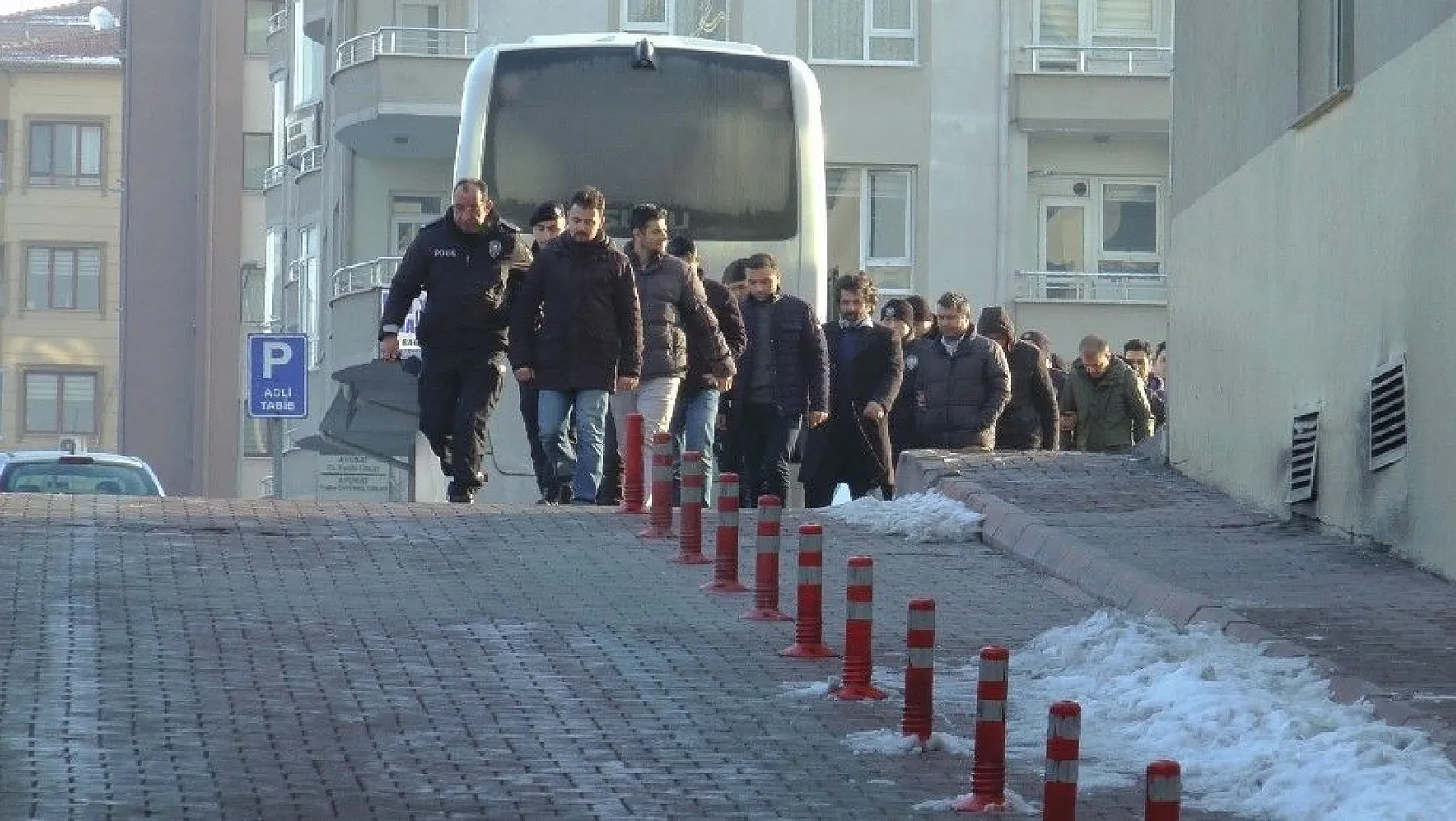 Kayseri'de FETÖ'nün mahrem asker yapılanmasından 14 kişi adliyeye çıkarıldı