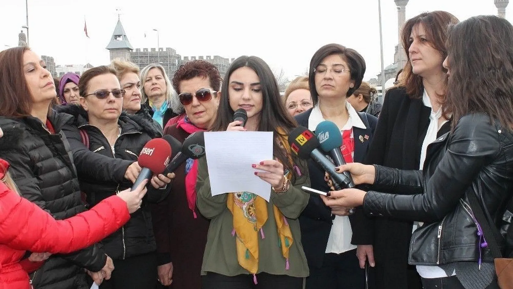 Kayseri'de kadınlar 8 Mart için alanlardaydı