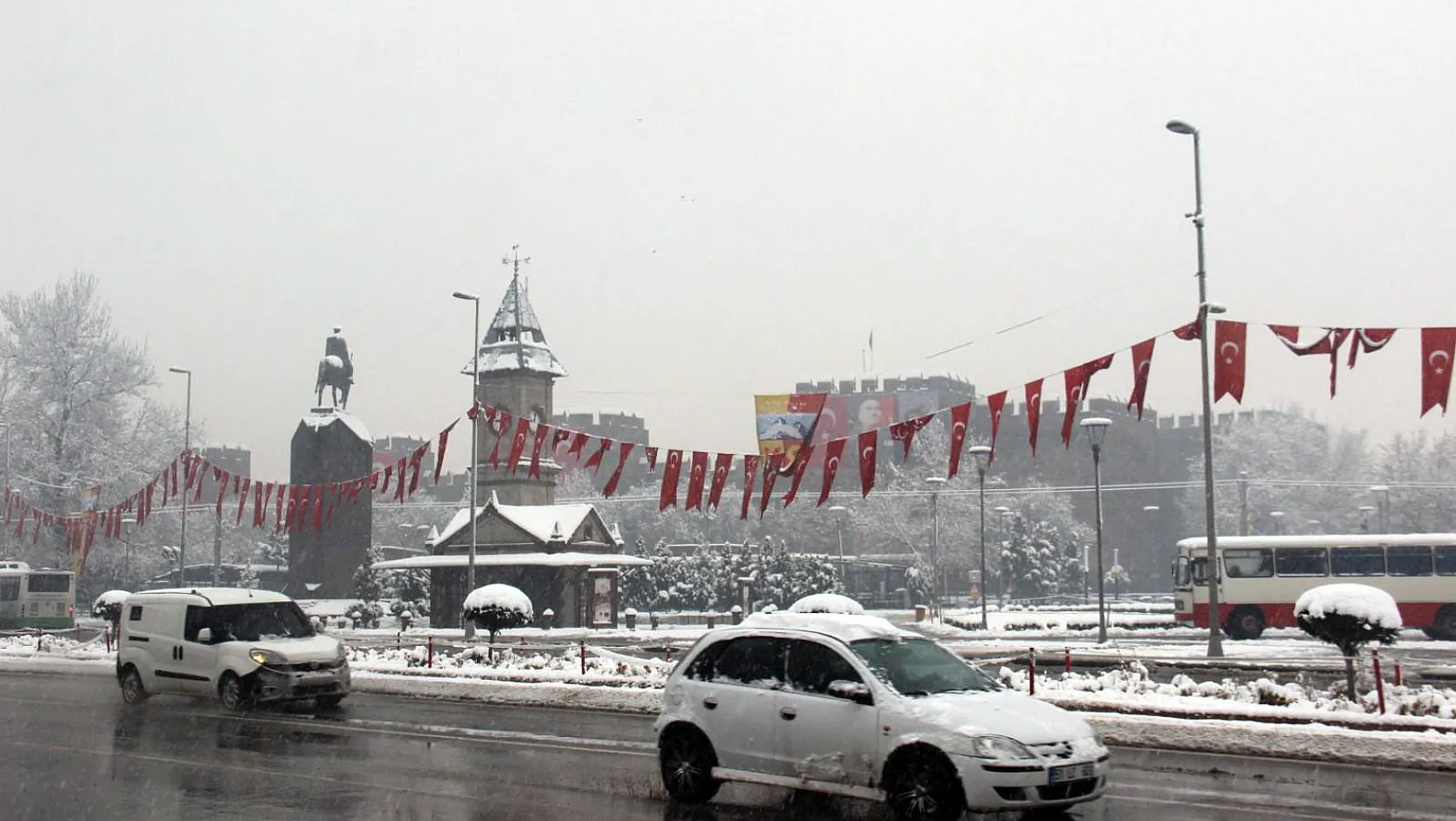 Kayseri'de kar etkili oldu