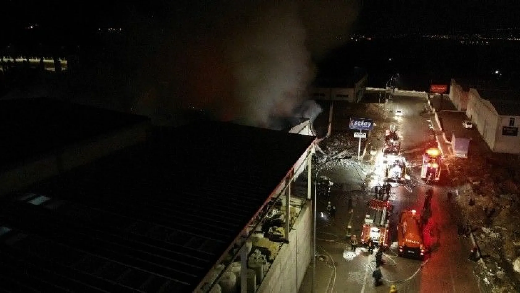 Kayseri'de mobilya fabrikasında korkutan yangını