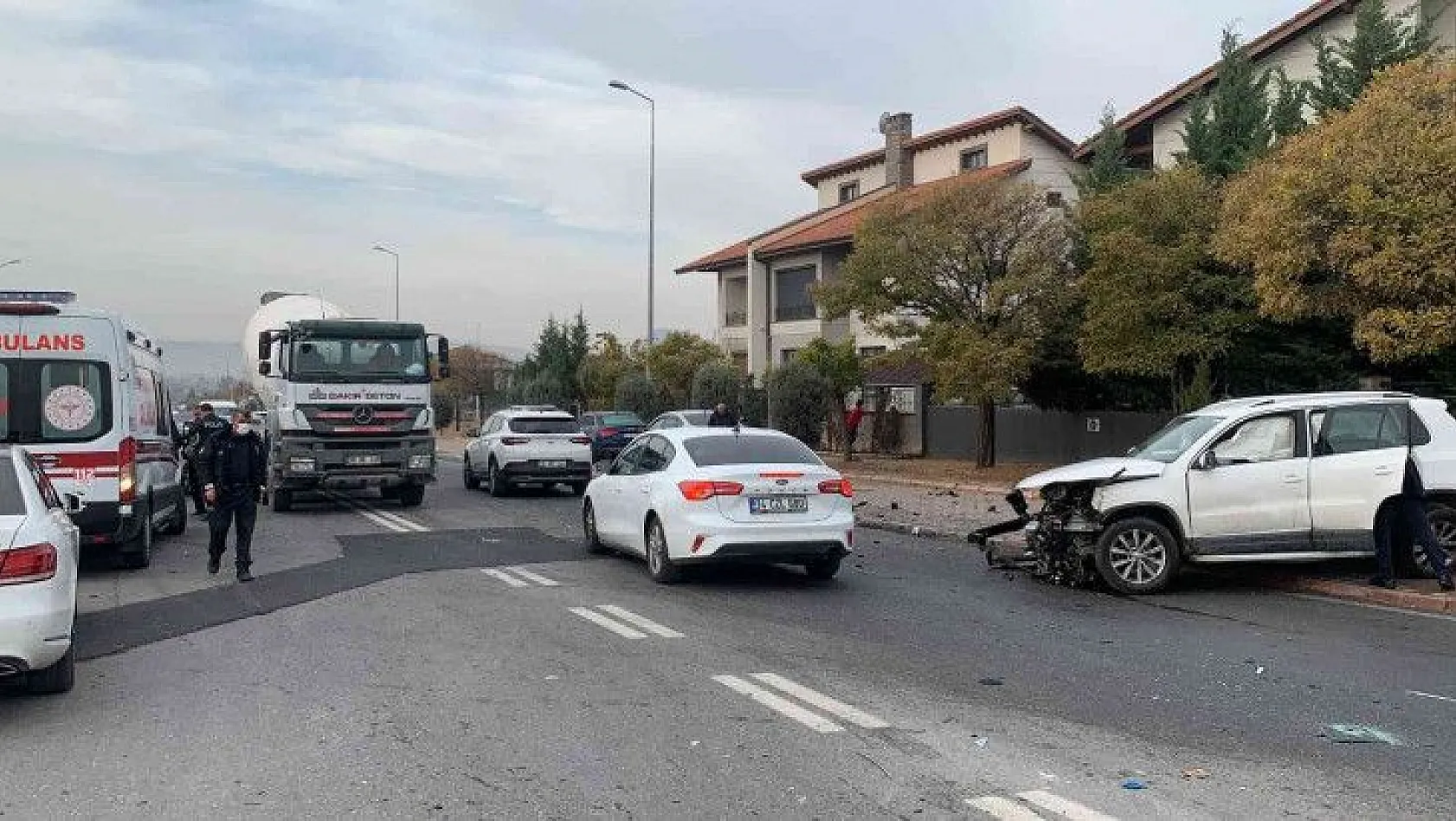 Kayseri'de otomobil ile cip çarpıştı: 6 yaralı