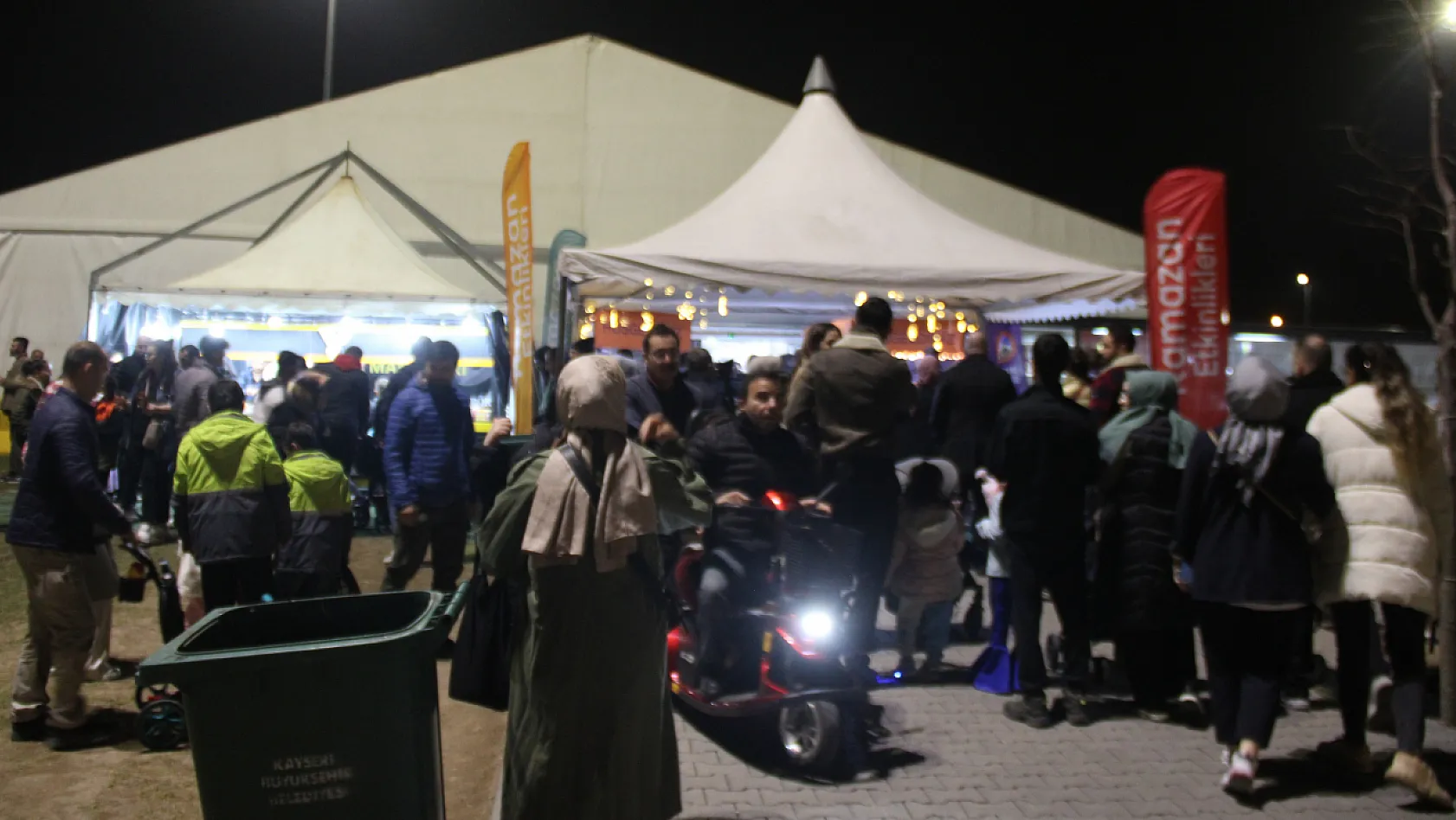 Kayseri'de Ramazan çadırı: Hem alışveriş hem eğlence