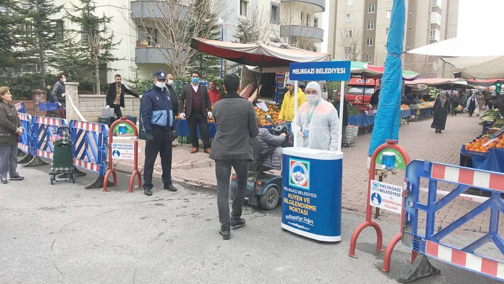 Kayseri'de semt pazarlarında korona virüs önlemleri alındı