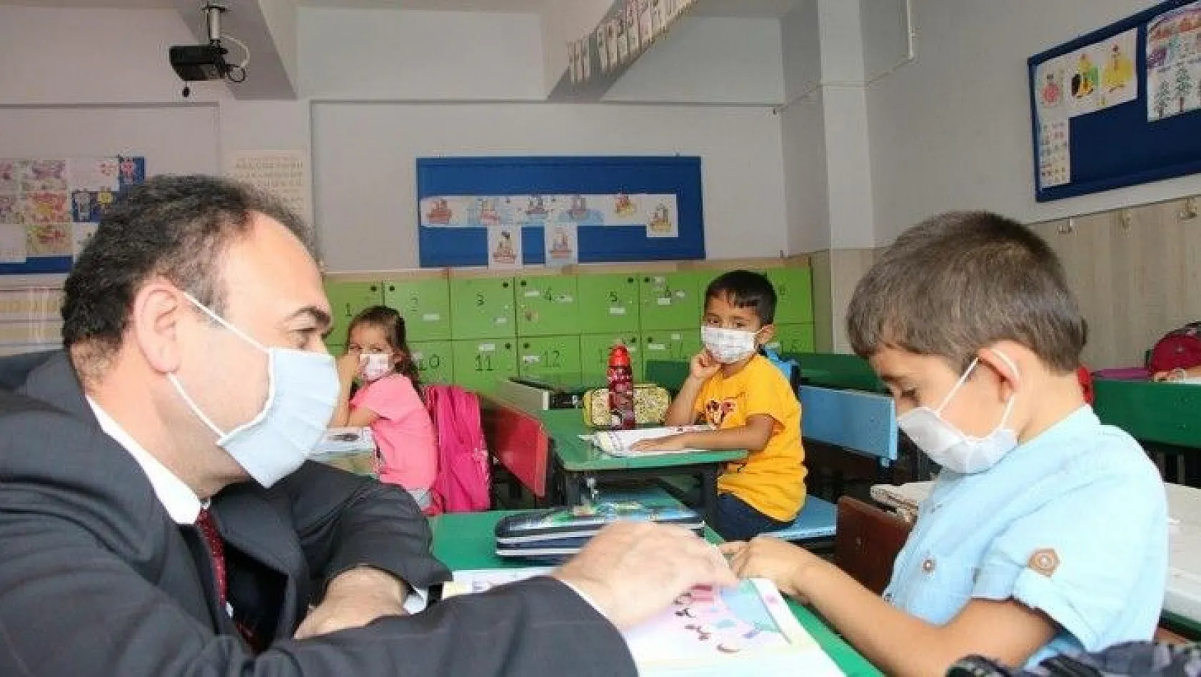Kayseri'de sınıflar yeniden öğrencilerle doldu