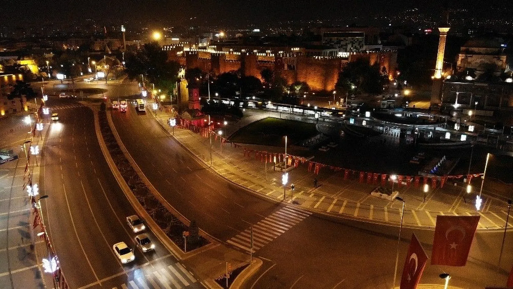 Kayseri'de sokağa çıkma kısıtlaması başladı, caddeler boş kaldı