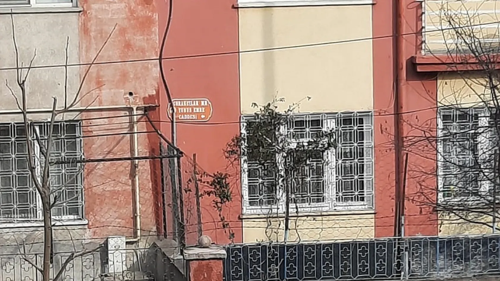 Kayseri'de sokak duvarlarında Arapça yazılar