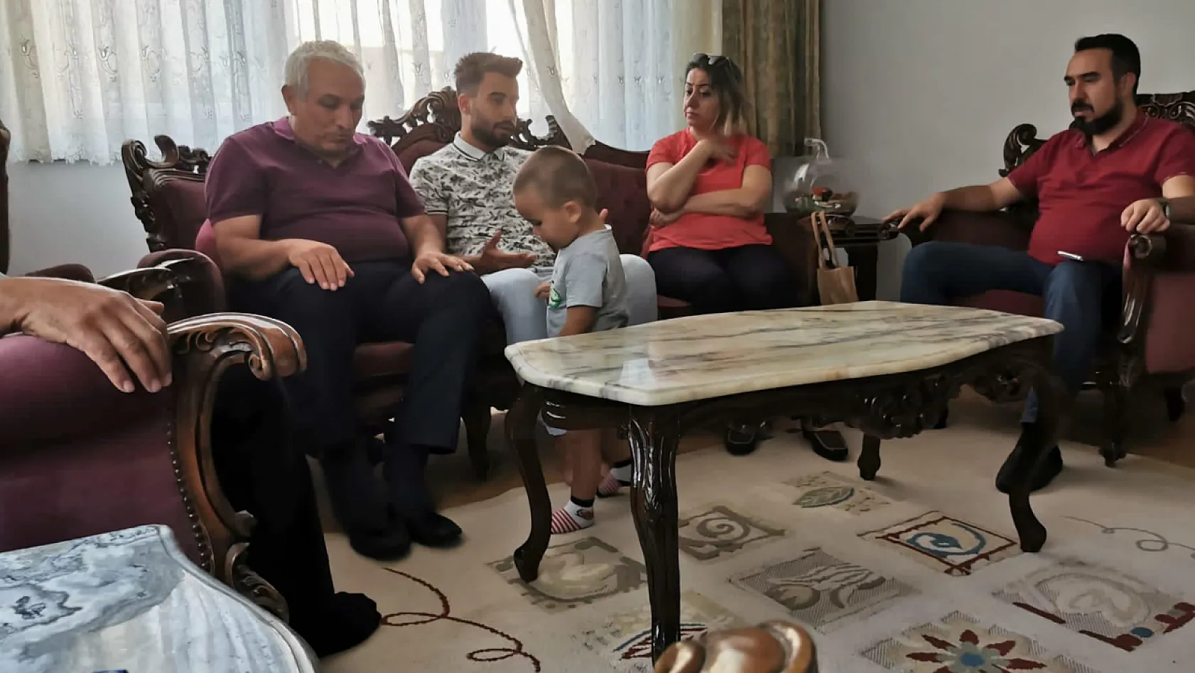 Kayseri'de 'Suriyelilerin saldırdığı' aileye ziyaret ve destek sözü!
