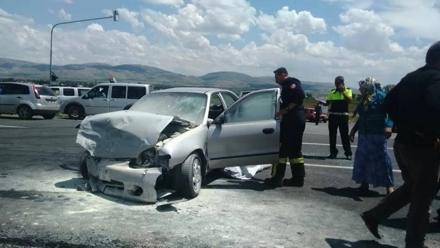 Akmescit'te trafik kazası 6 yaralı