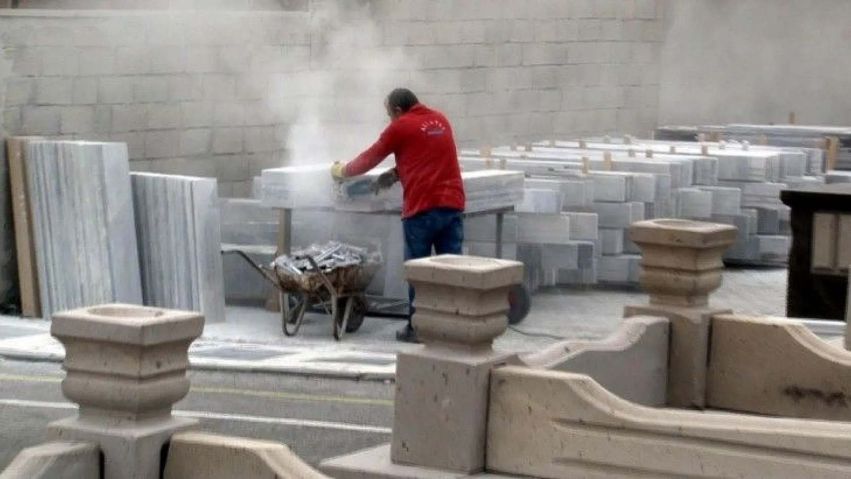 Kayseri'de vatandaşlar ölmeden önce mezarlarını yaptırıyor