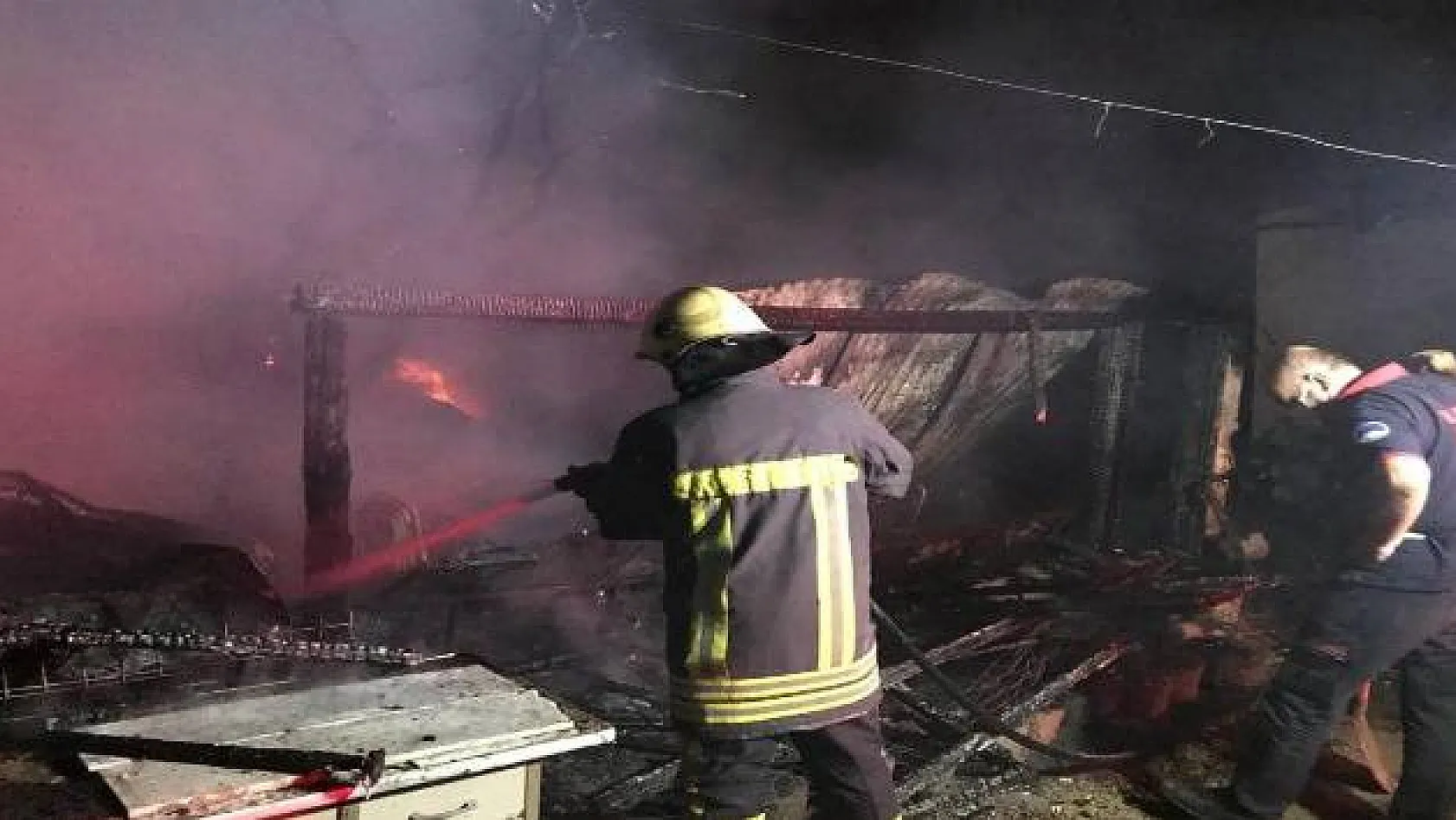 Kayseri'de yangında müstakil ev kül oldu