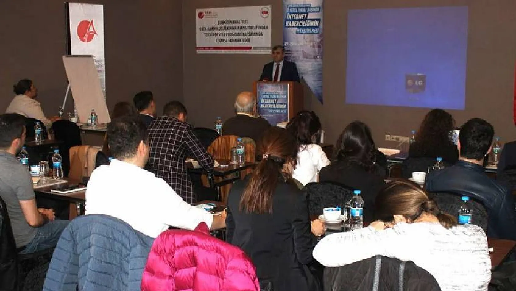 Kayseri'de 'Yerel Basında İnternet Haberciliğinin İyileştirilmesi Projesi' semineri başladı