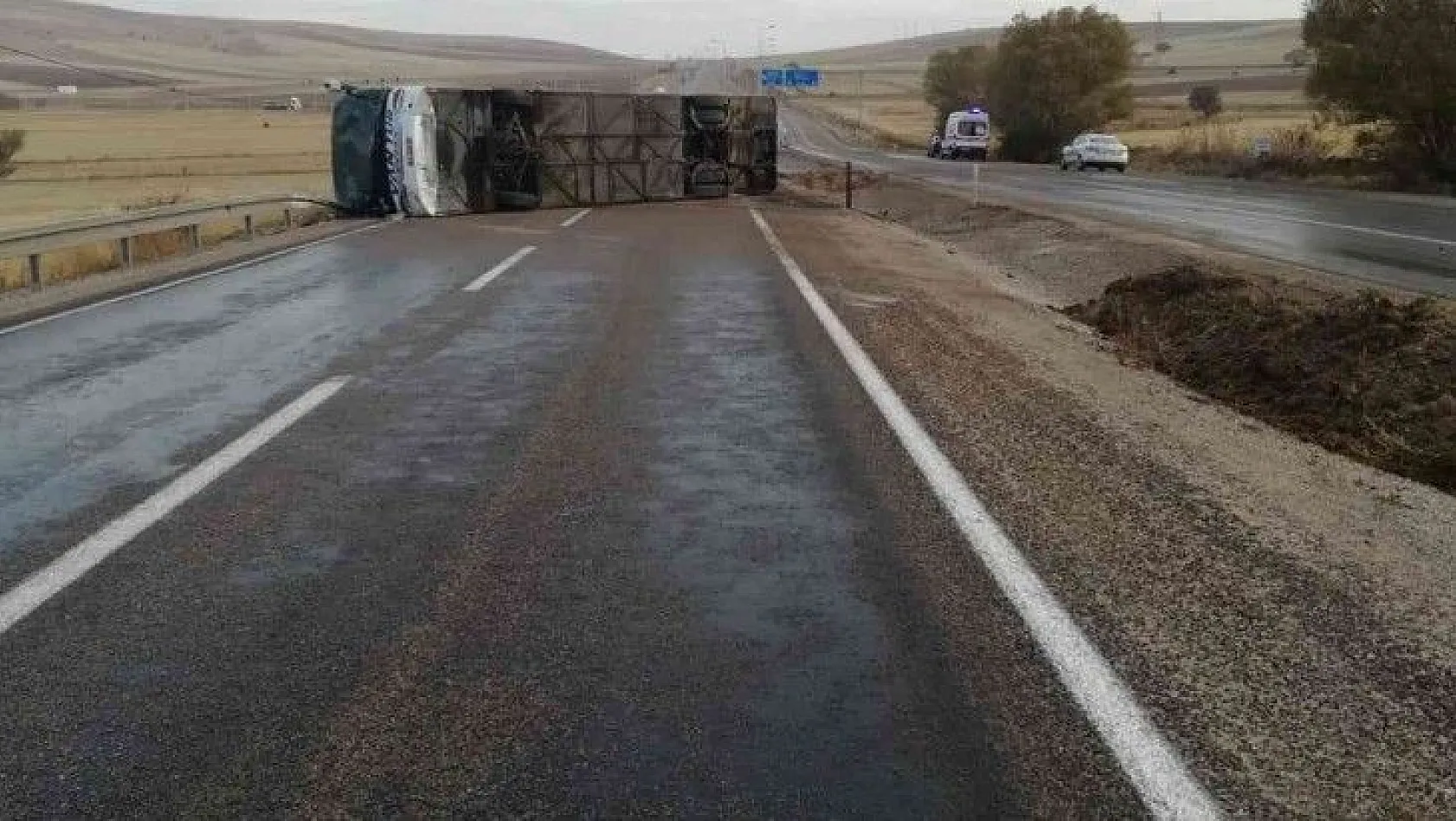 Kayseri'de yolcu otobüsü devrildi: 11 yaralı