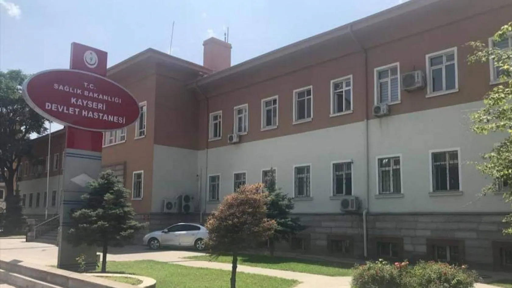 Kayseri Devlet Hastanesi sosyal medya hesabından skandal paylaşım: Koskoca Hastanenin tarihi geçmişini yok saydılar!