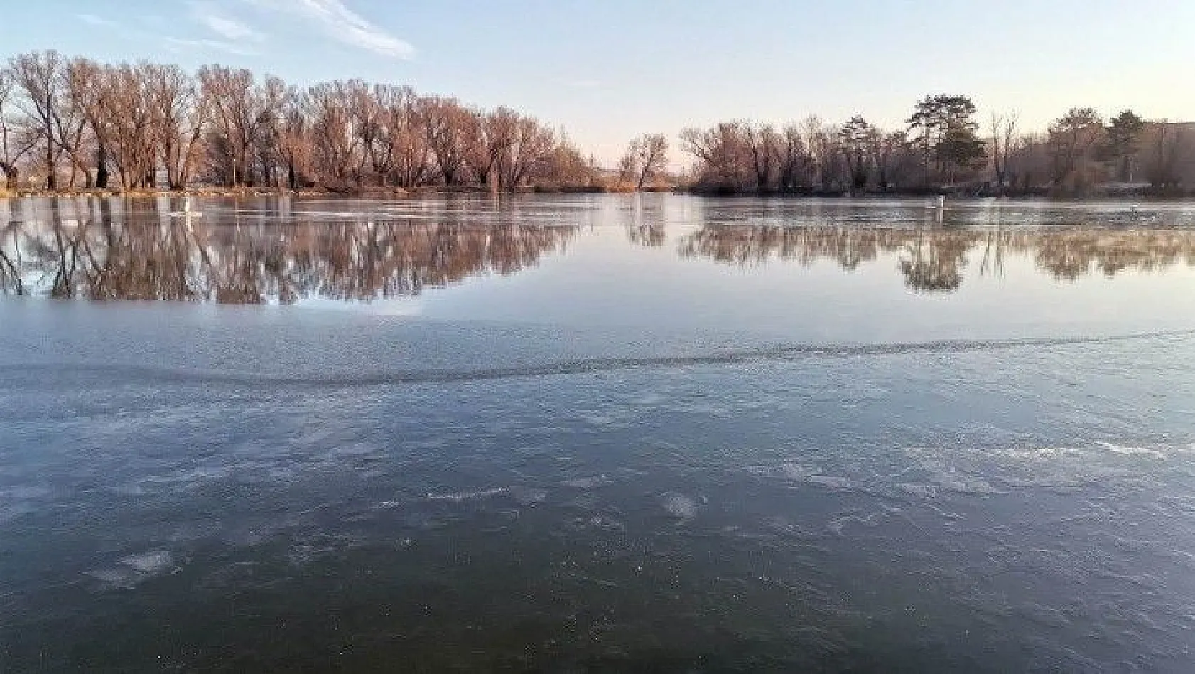 Kayseri eksi 14'ü gördü göl buz tuttu