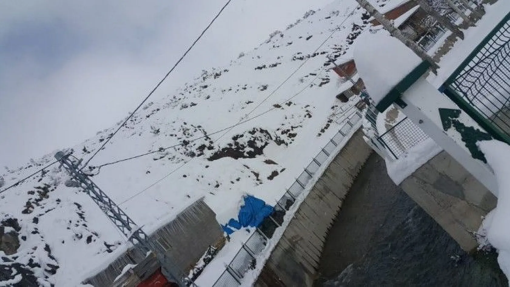 Kayseri'nin bazı mahallelerinde kar kalınlığı 70 santime ulaştı