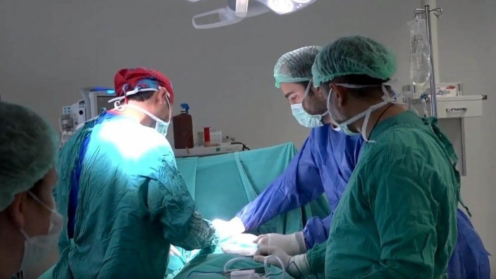 Kayseri Şehir Hastanesi'nde 'Güvercin Göğsü' hastalığına ameliyatlı çözüm
