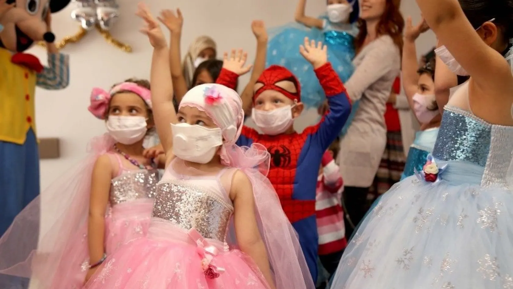 Kayseri Şehir Hastanesi'nden Lösemili Çocuklara Moral Etkinliği