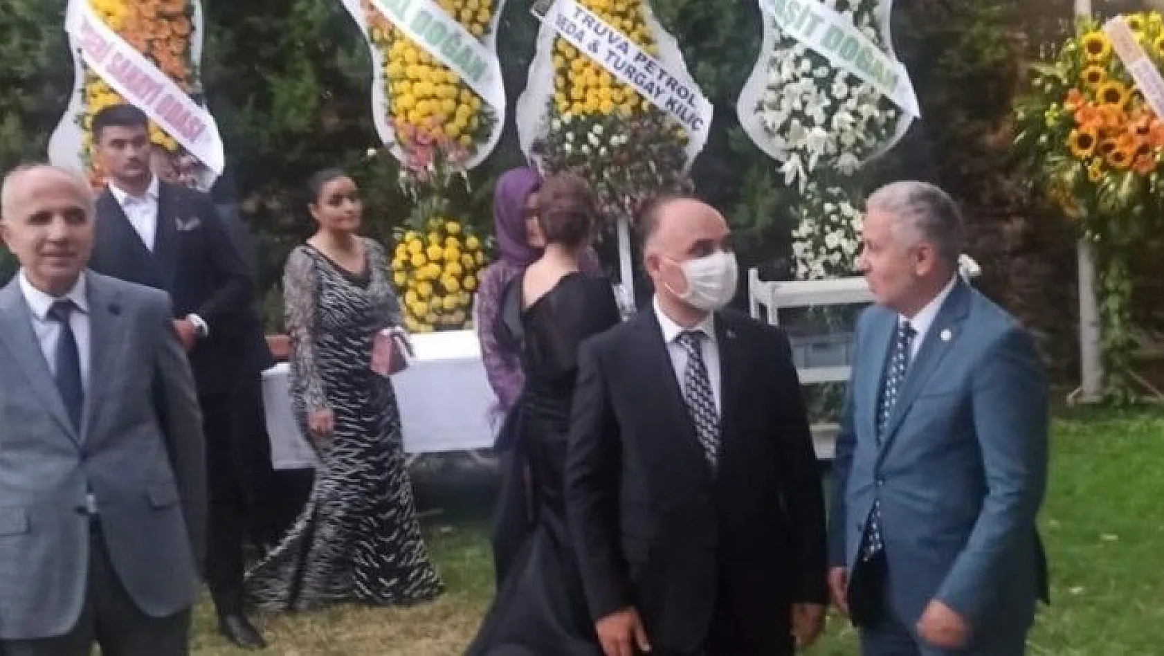 Kayseri Valisi İzmir'de oğlunu evlendirdi!