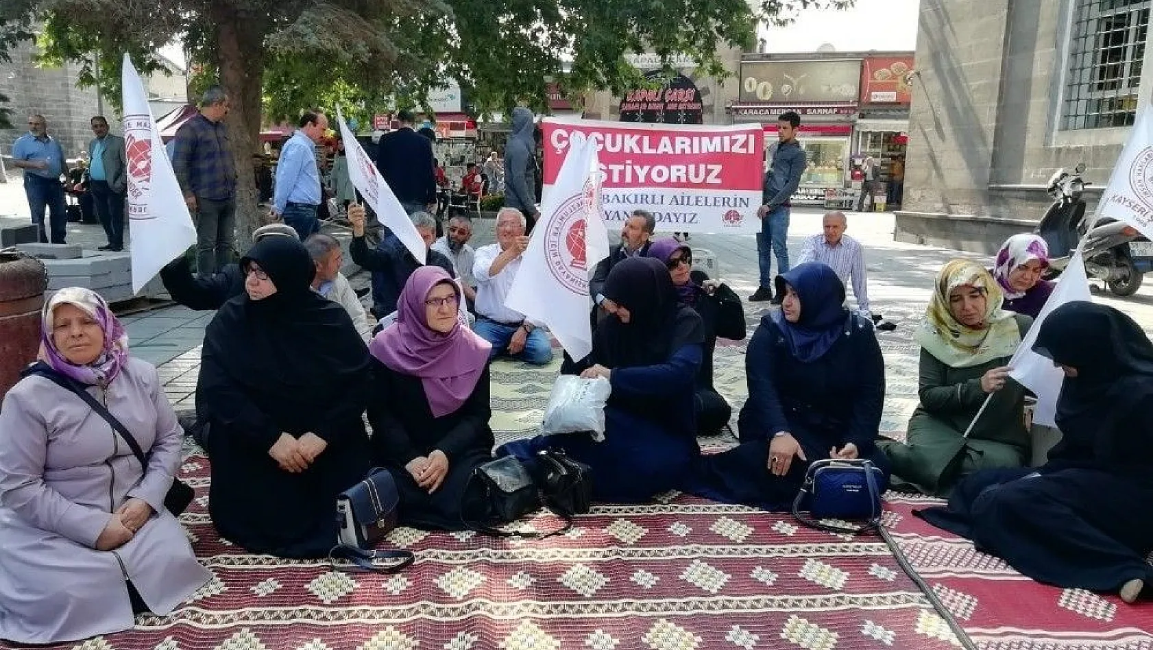 Kayserili annelerden, Diyarbakır'da eylem yapan annelere destek
