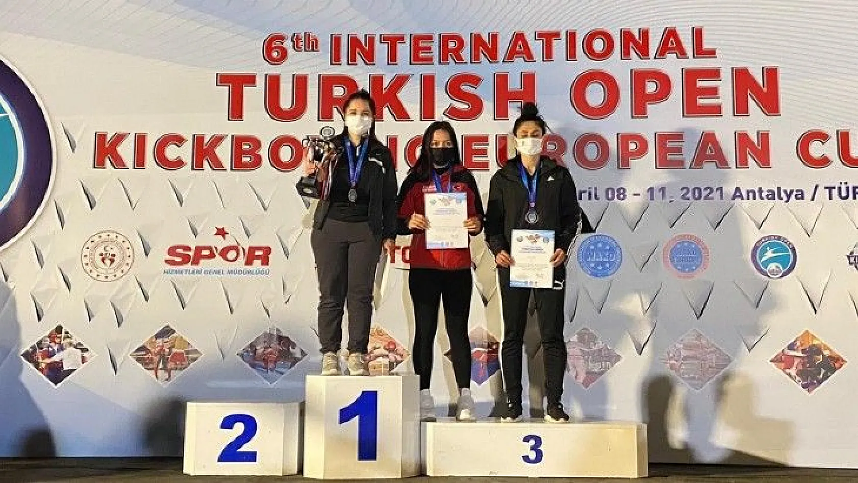 Kayserili Kickboksçular Antalya'dan 20 madalya ile döndü